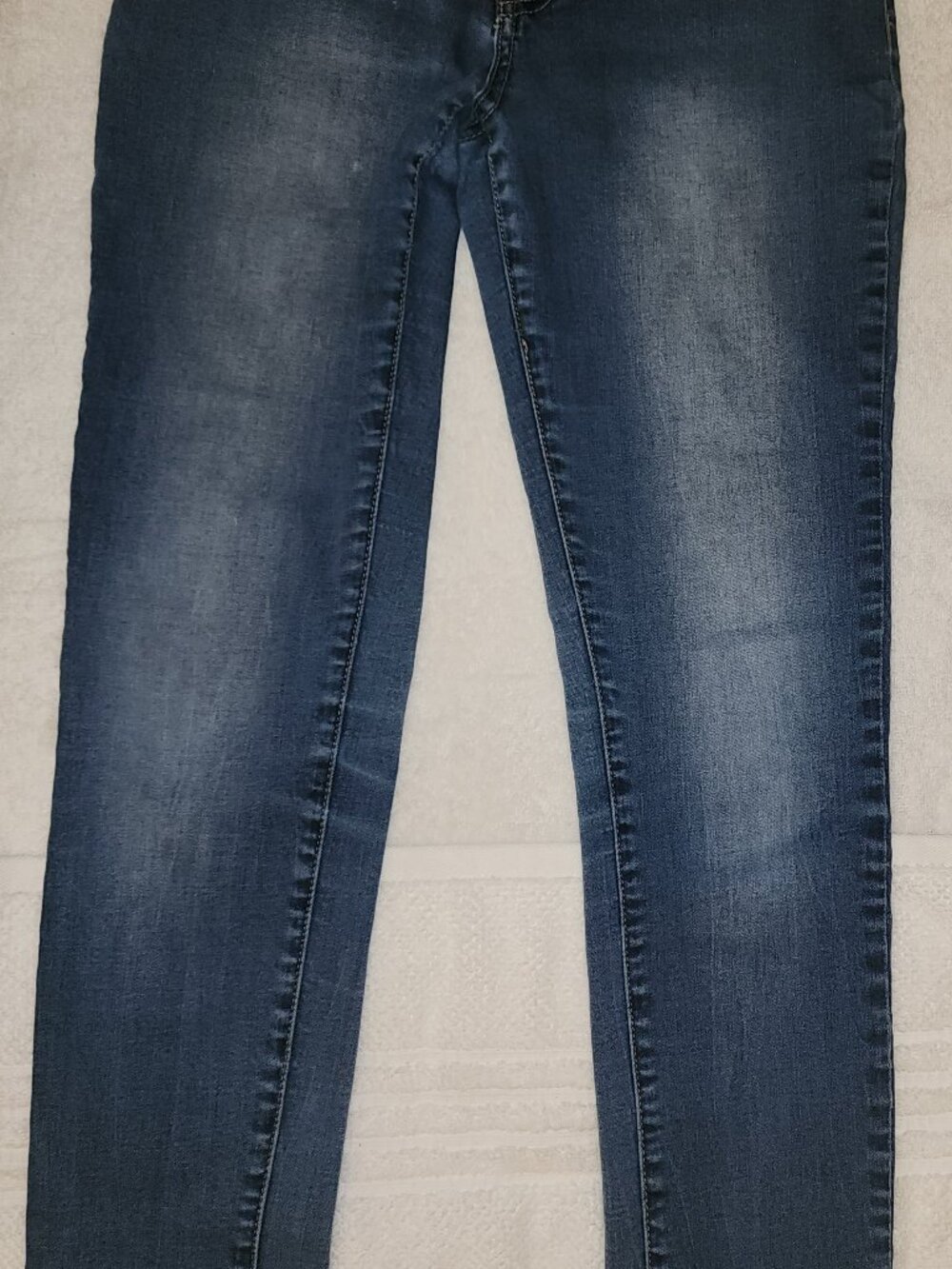 Judy Blue Women’s Straight Leg Denim Size 7 – 9” Rise – Minimal Distress
